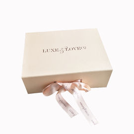 चीन चप्पल पैकेजिंग के लिए चुंबकीय बंद पेपर उपहार बॉक्स Foldable गुलाबी रंग फैक्टरी