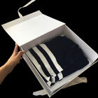 कपड़े पैकिंग के लिए रिबन लोगो अनुकूलित व्हाइट फोल्डिंग पेपर गिफ्ट बॉक्स आपूर्तिकर्ता