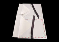 रिबन क्लोजर के साथ सफेद Foldable पेपरबोर्ड परिधान पैकेजिंग बॉक्स आपूर्तिकर्ता