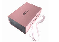 कपड़ों पैकेजिंग के लिए गुलाबी रंग गुलाब गुलाबी रंग गुलाब लोगो फोल्डिंग उपहार बॉक्स आपूर्तिकर्ता