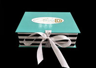 चमकदार मुद्रित तहखाने उपहार बॉक्स विग पैकेजिंग के लिए एकाधिक रंग 26 * 22 * ​​6 सेमी आपूर्तिकर्ता