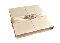 रिबन के साथ शादी के निमंत्रण सजावटी उपहार बक्से 2 पक्ष ओपन कस्टम डिजाइन आपूर्तिकर्ता