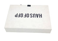 पोशाक पैकेजिंग के लिए सफेद फ्लैट तह रिबन चुंबकीय बंद उपहार बॉक्स आसान परिवहन आपूर्तिकर्ता