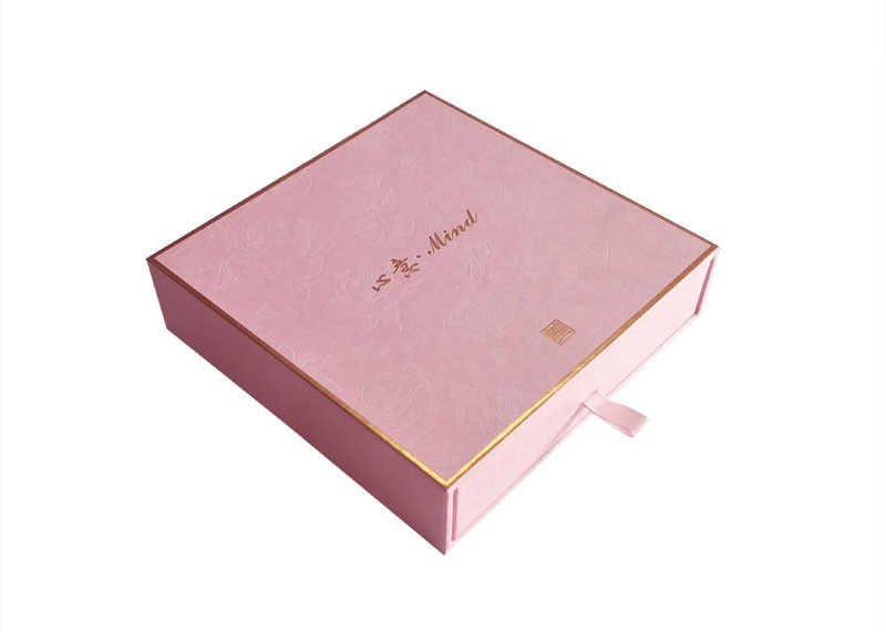 कॉस्मेटिक पैकेजिंग स्लाइडिंग पेपर बॉक्स गुलाबी बनावट वाला पेपर गोल्ड फ़ॉइल लोगो टिकाऊ आपूर्तिकर्ता