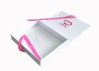 महिलाओं के लिए रिबन क्लोजर फोल्डिंग गिफ्ट बॉक्स व्हाइट ग्लॉसी इनसोल पैकेजिंग बॉक्स आपूर्तिकर्ता